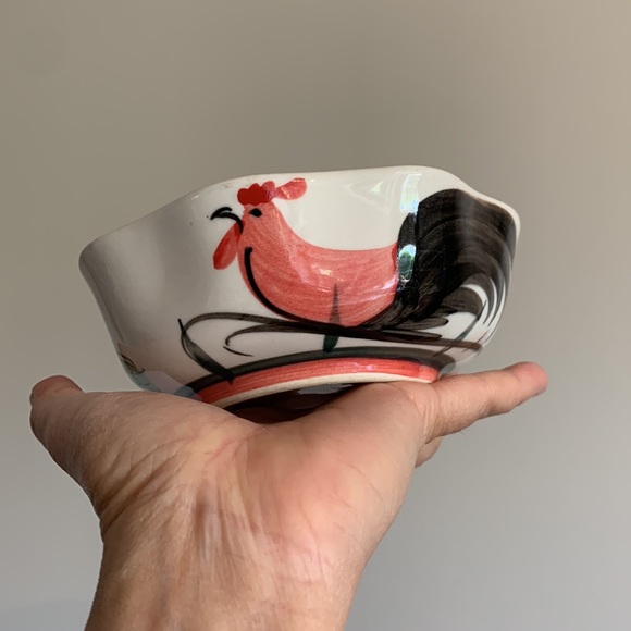 Unique ceramic bowl with rooster painting and scallop style lip. - Picture 6 of 6